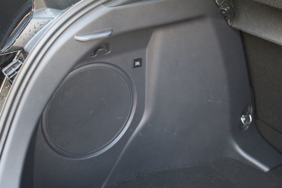 Test: Toyota C-HR hibrid – teško je odoleti