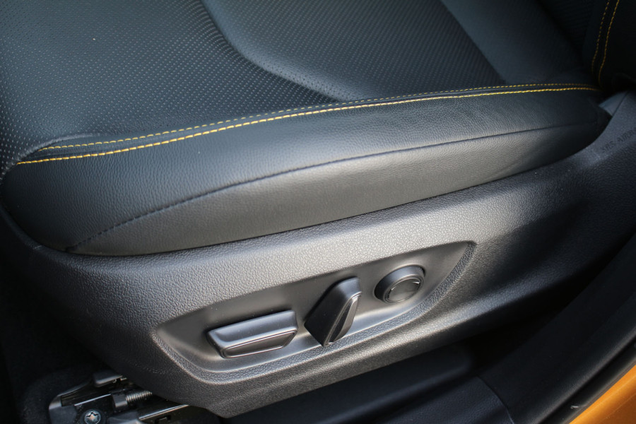 Test: Toyota C-HR hibrid – teško je odoleti