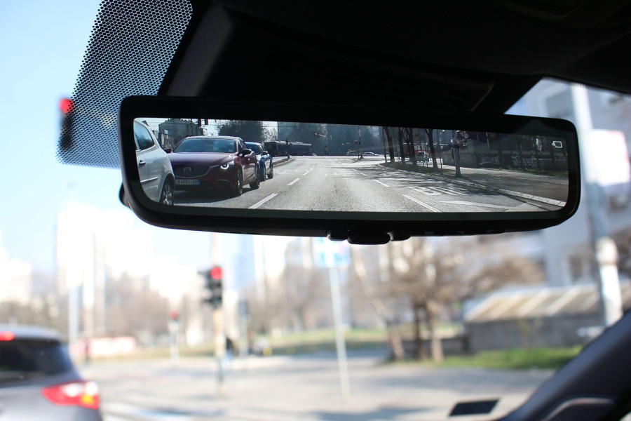 Test: Toyota C-HR hibrid – teško je odoleti