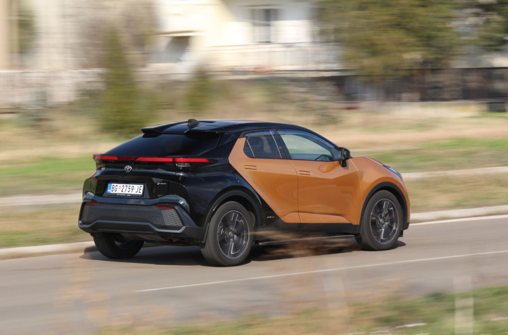 Test: Toyota C-HR hibrid – teško je odoleti
