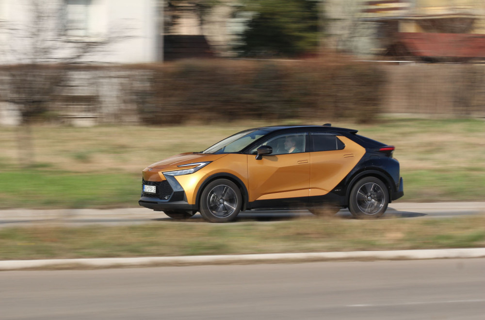 Test: Toyota C-HR hibrid – teško je odoleti