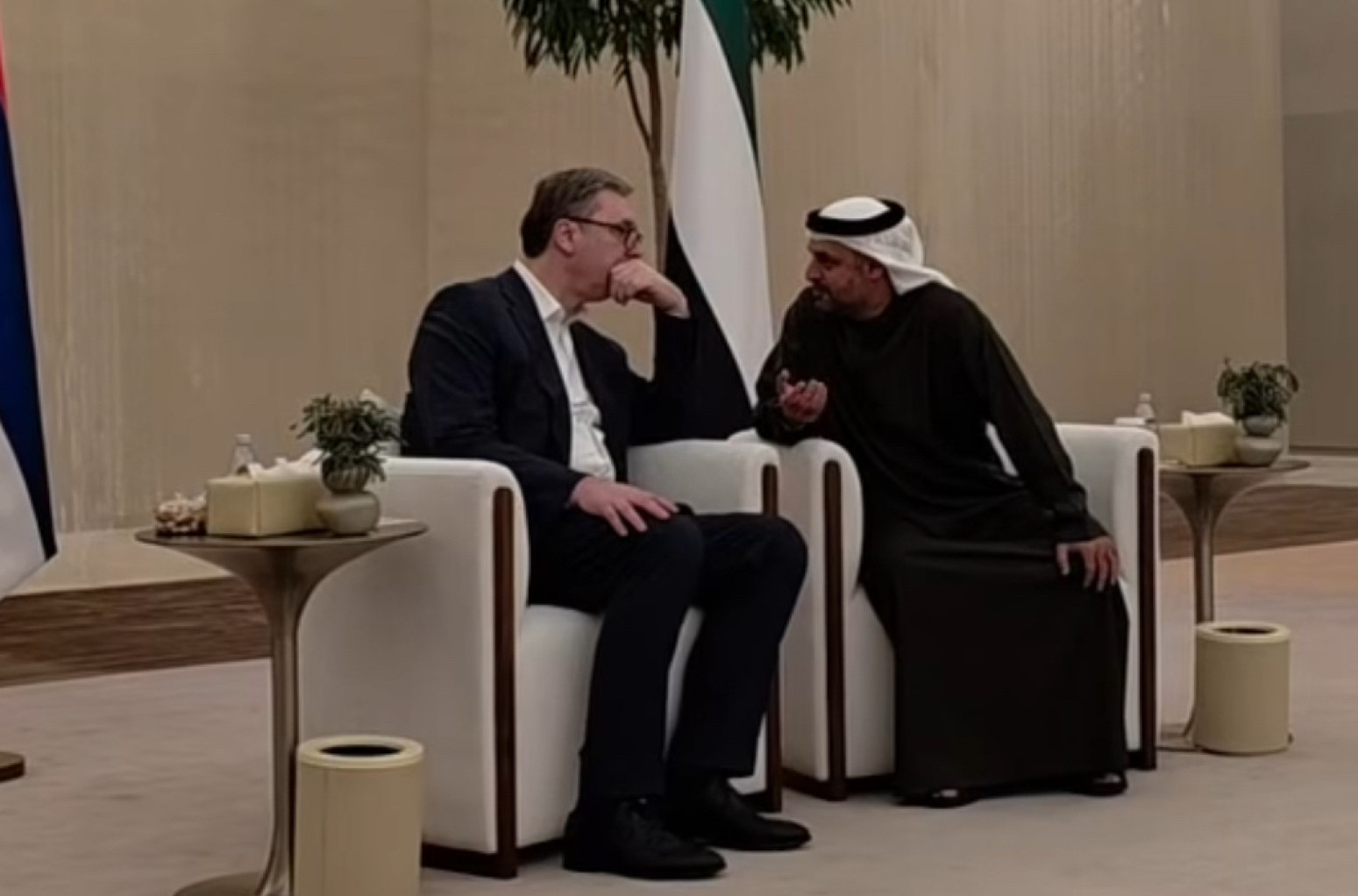 Svečano dočekan; Vučić u Abu Dabiju: Prisustvuje otvaranju Nedelje održivosti sa brojnim globalnim liderima