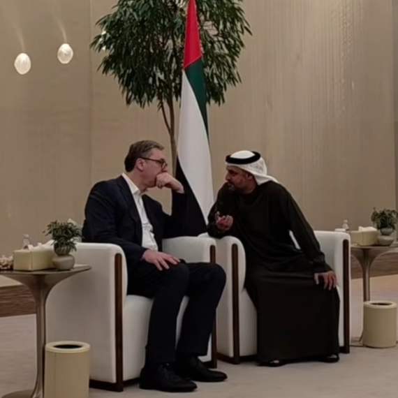 Svečano dočekan; Vučić u Abu Dabiju: Prisustvuje otvaranju Nedelje održivosti sa brojnim globalnim liderima