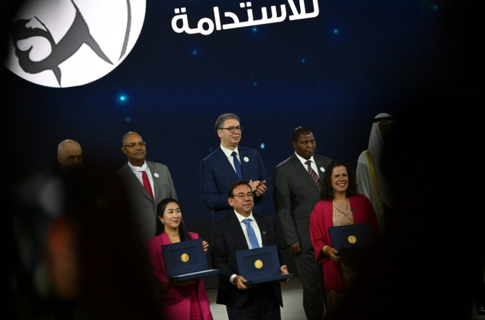 Vučić iz Abu Dabija: Dolazi AI revolucija, svi ulažu mnogo novca VIDEO