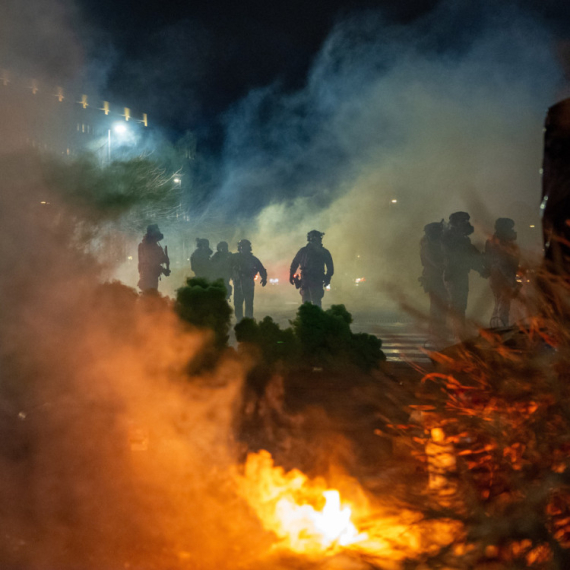 Tramp preti svojoj zemlji?; 1.500 vojnika spremno za akciju