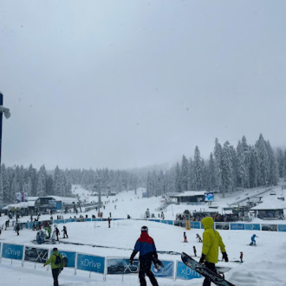 Poslednji spust na Kopaoniku: Milionske vožnje i puni kapaciteti FOTO