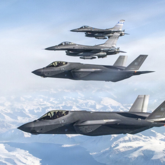 Šta se dešava? Amerika digla avione; Državljanima SAD rečeno da beže FOTO