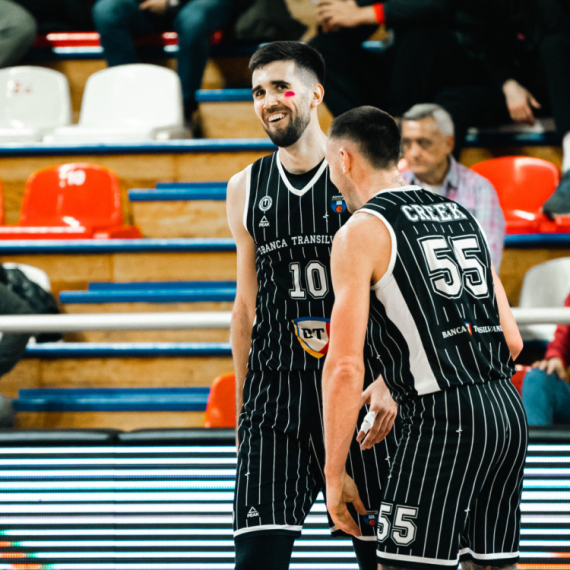 Kluž rutinski sa "fenjerašem" – Miletić blizu dabl-dabla