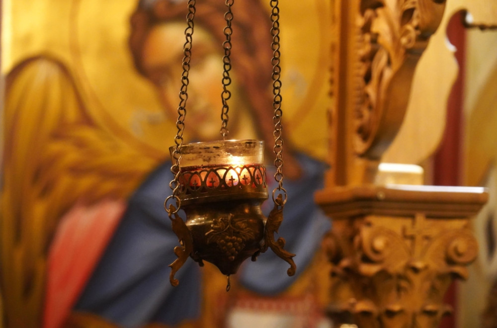 Oskrnavljena crkva u Beogradu, vernici u šoku:  Freske prefarbane crvenom bojom