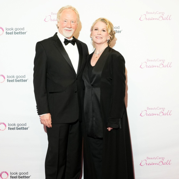 Oglasila se supruga glumca optuženog za zlostavljanje dece: "Uz njega sam"