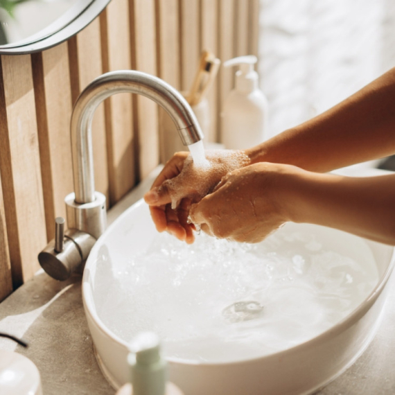 Tečni ili čvrsti sapun – koji manje isušuje ruke?