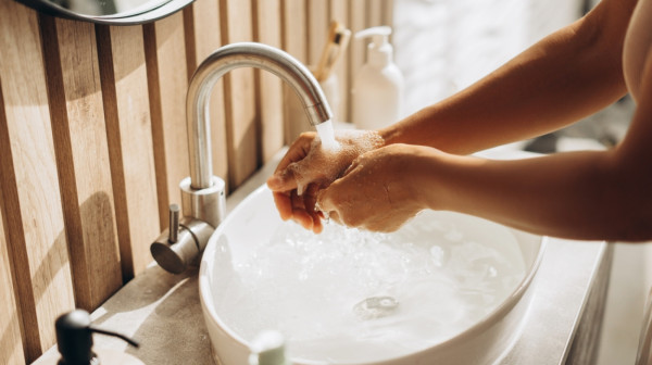 Tečni ili čvrsti sapun – koji manje isušuje ruke?