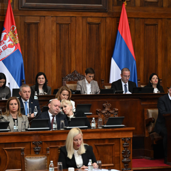 Poslanici nastavili raspravu posle jednočasovne pauze; Brnabić: Imate odgovornost za izgovorenu reč