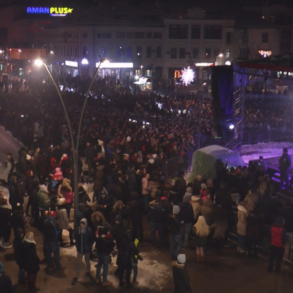 Građani Čačka užasnuti ponašanjem blokadera na koncertu: "Dotakli su dno" FOTO/VIDEO