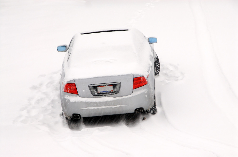 Pratile navigaciju do kraja – auto završio nasred ski staze u Andori FOTO