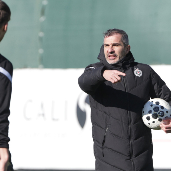 Trener Partizana ljut: "Neki igrači misle da imaju tapiju na dres!"