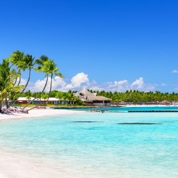 Ovu egzotičnu destinaciju bira sve veći broj turista, a posećuju je i Srbi: Nestvarne kilometarske obale FOTO