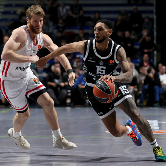 Partizan dobro startovao, Oly preokrenuo