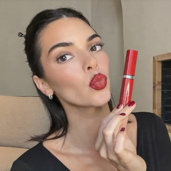 Najpoznatija manekenka sveta tvrdi: "Nisam radila plastične operacije tela" FOTO