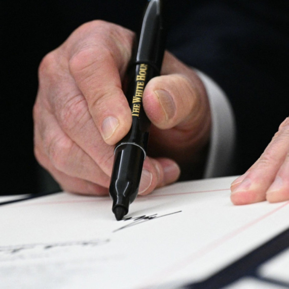 SAD spremaju carine od 100 odsto na određene lekove