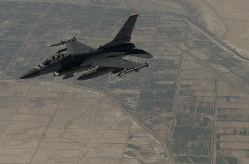 Napetost raste: Letelice nad Iranom FOTO