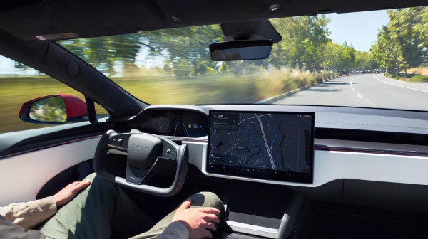 Tesla ukida jednokratno plaćanje autopilota i uvodi mesečnu pretplatu