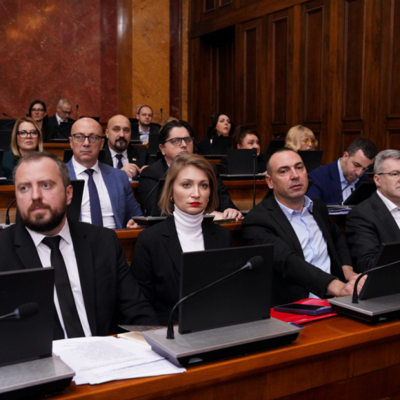 Poslanici nastavili rad; "Medijski napadi opasni po bezbednost Vučića"; Mrdić: Došlo je vreme odgovornosti