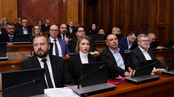 Poslanici nastavili rad; "Medijski napadi opasni po bezbednost Vučića"; Mrdić: Došlo je vreme odgovornosti