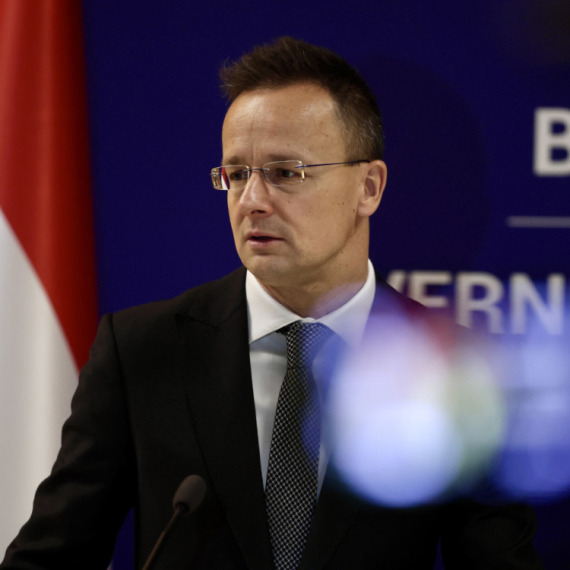 Sijarto: Laž je da MOL zatvara Rafineriju u Pančevu; Gradi se novi naftovod;