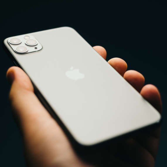 iPhone Fold bi mogao da koristi tečni metal