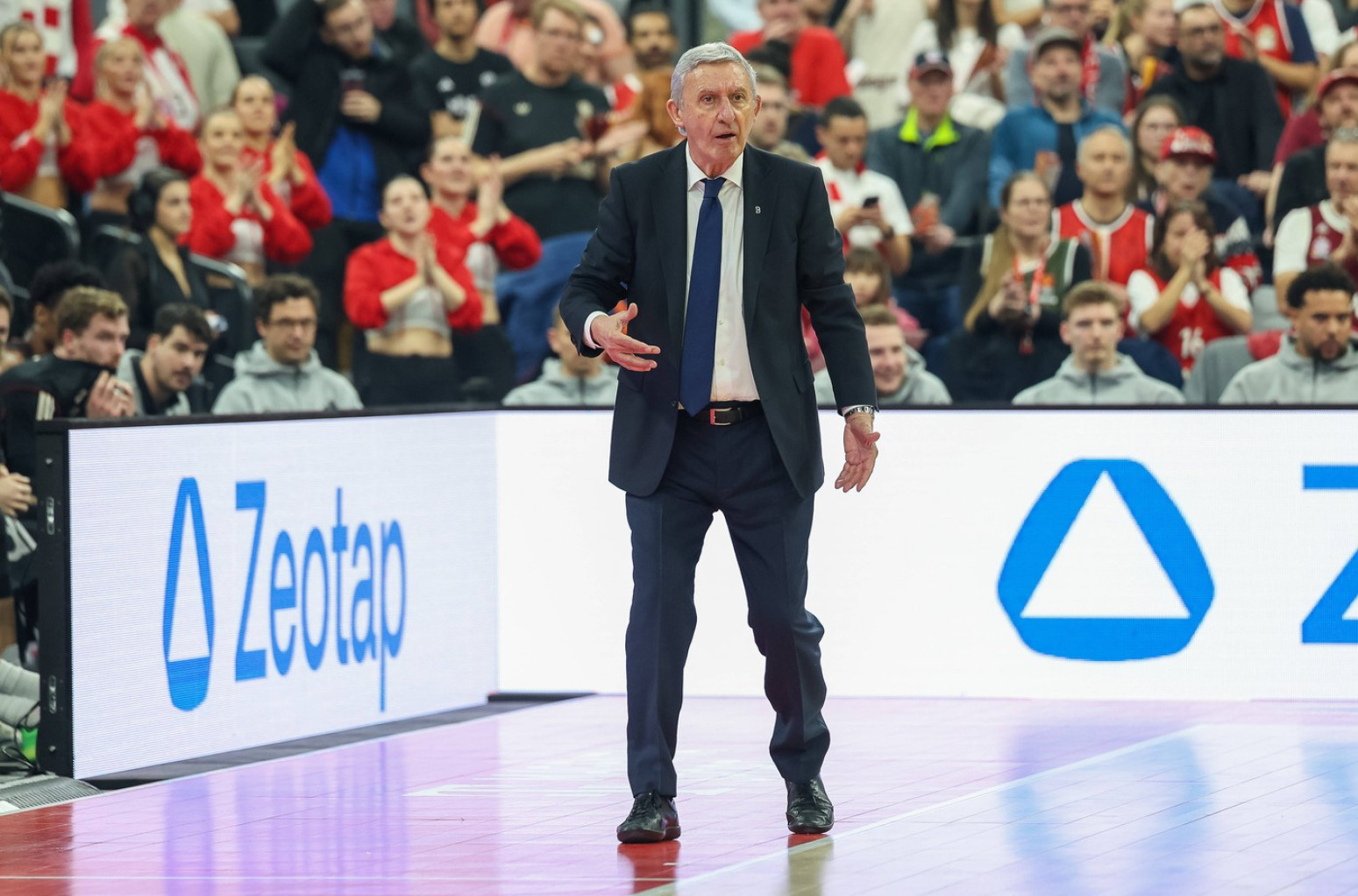 Pešić bacio Atamana na kolena!