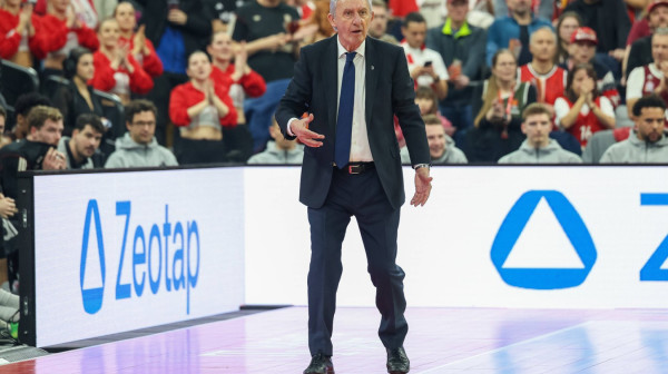 Pešić bacio Atamana na kolena!