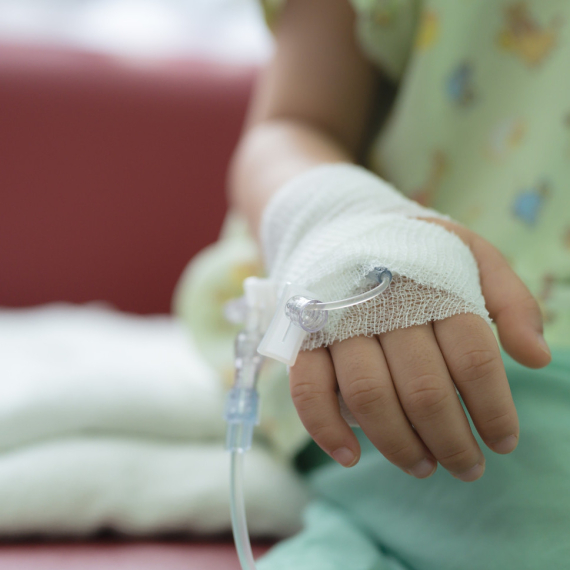 "Država i Vučić brinu o svom narodu"; Majka dečaka koji boluje od retke bolesti: Omogućeno nam je lečenje