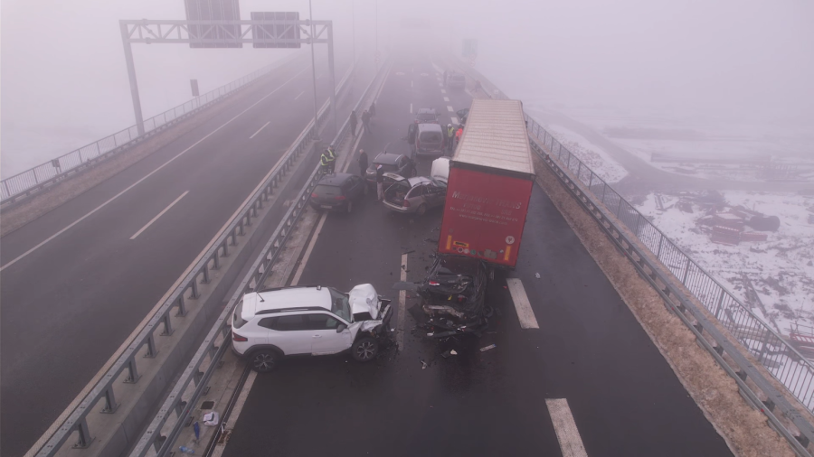 Ovo su detalji teškog udesa na auto-putu: Četiri osobe povređene, u sudaru učestvovalo 10 vozila FOTO/VIDEO