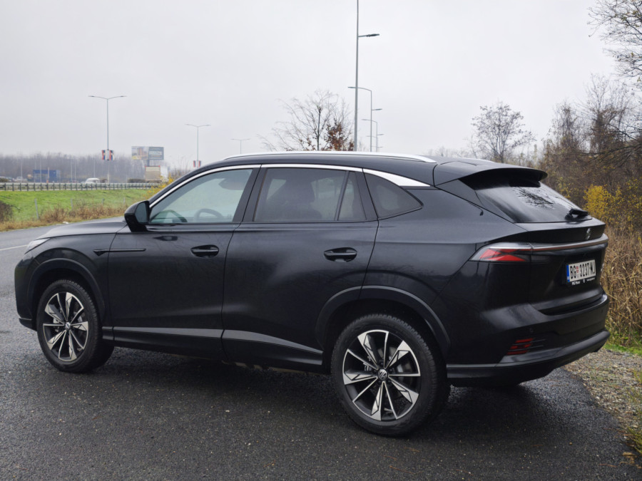 Vozili smo: MG HS Hybrid – kineska lađa