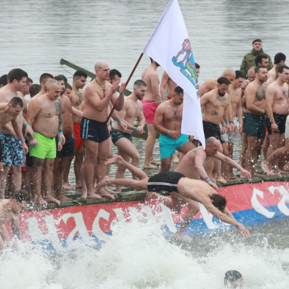 "Život je u pitanju": Zbog ovoga je plivanje za časni krst opasno, da li menjati pravila? ANKETA