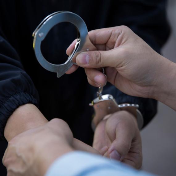 Uhapšeno više osoba u Nišu: Zaplenjeno 236 kilograma rezanog duvana i 6.330 paklica cigareta