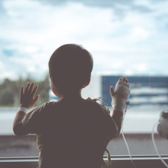 Zahvaljujući Vučiću dečak koji boluje od retke bolesti ima budućnost; Majka Olivera: Imamo sigurnost i podršku