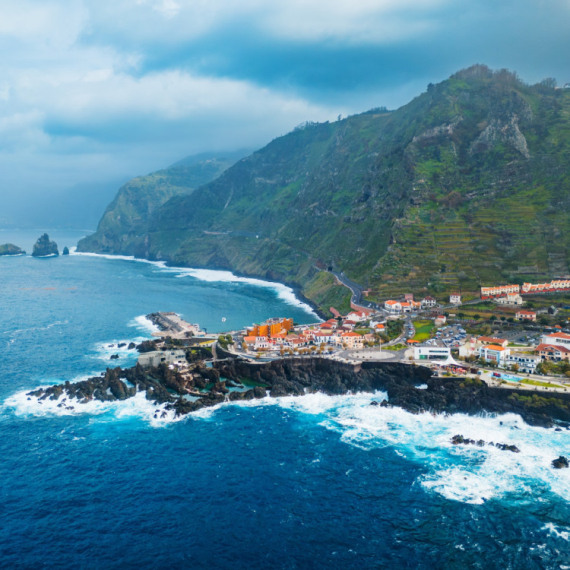 Ostrvo koje zovu "evropskim Havajima" postao turistički hit 2026. VIDEO