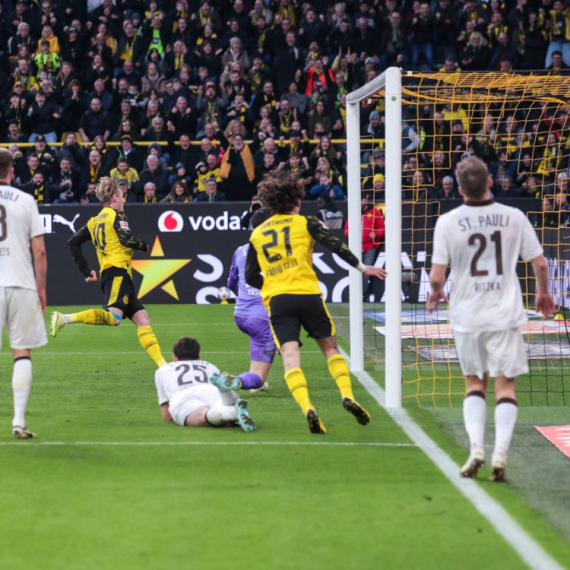 Dortmund preko spornog penala stigao do tri boda – Hofenhajm u zoni Lige šampiona