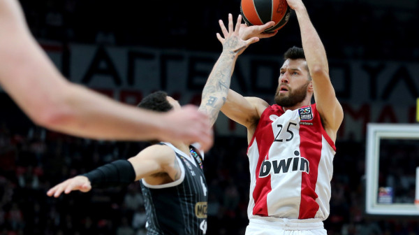 Piters prestigao Teodosića