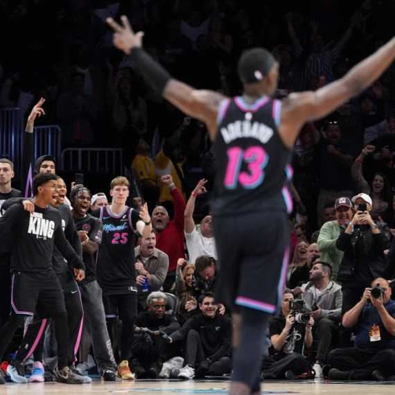 Jović promašivao – Majami iznenadio šampiona VIDEO