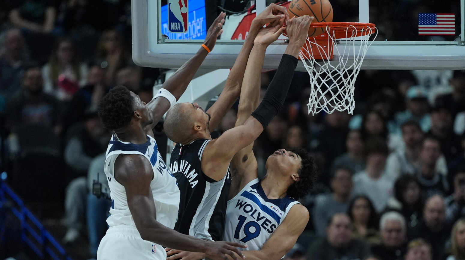 Džabe rekord karijere Edvardsa – "vukovi" pali pred Vembanjamom VIDEO