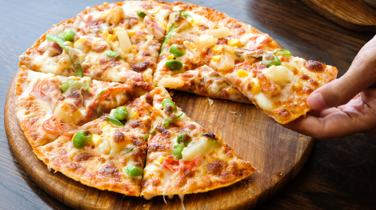 Lažna pica od samo nekoliko sastojaka osvojila je mreže: Evo kako se pravi VIDEO