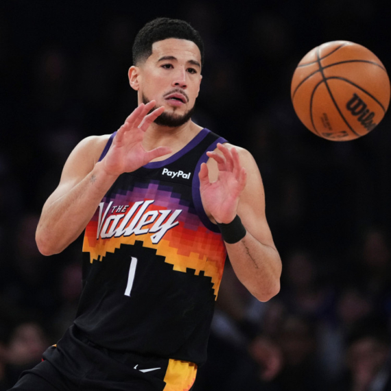 Devin Buker "preskočio" Stiva Neša