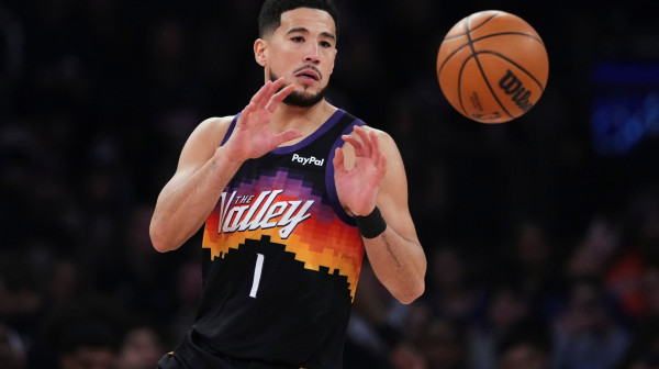 Devin Buker "preskočio" Stiva Neša