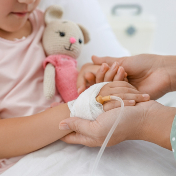 Srbija omogućila inovativnu terapiju; Majka devojčiće obolele od ahondroplazije otkrila detalje