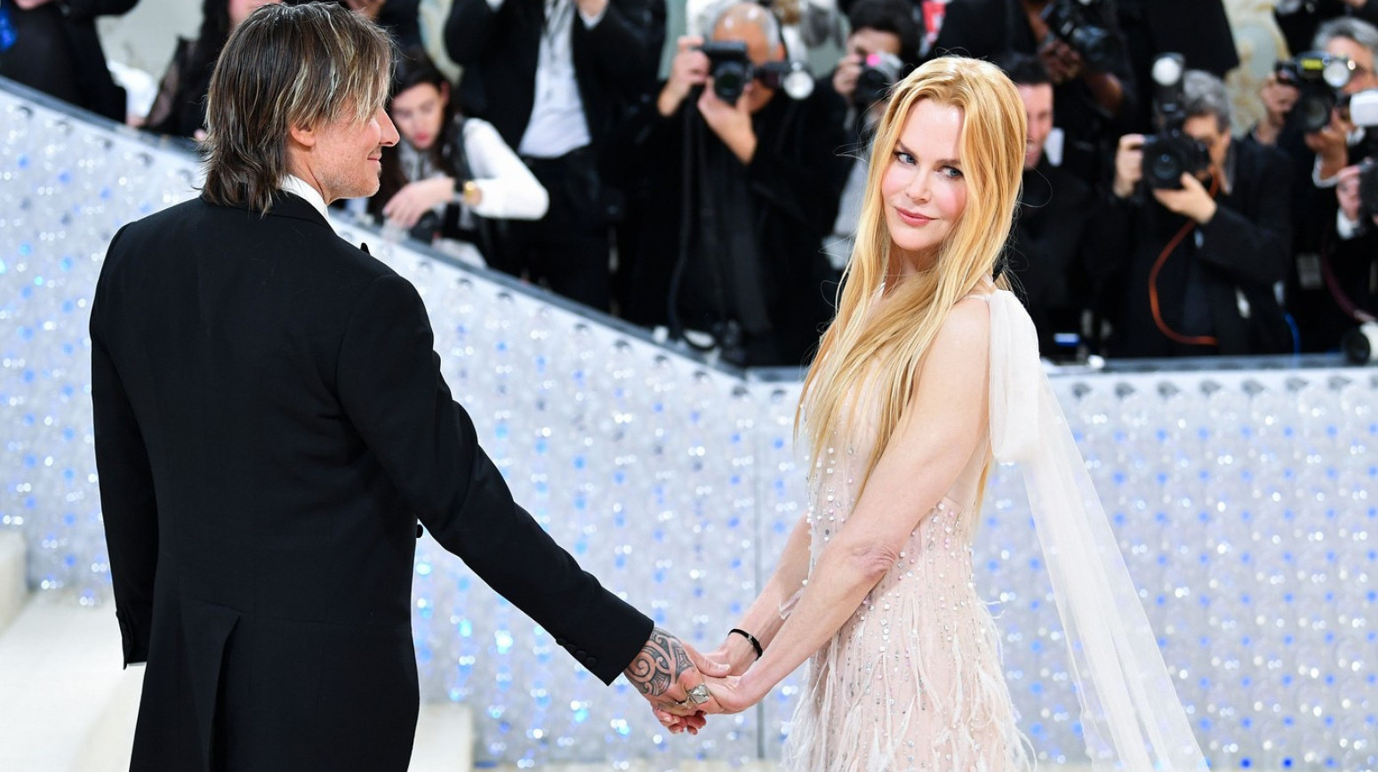 Nakon razvoda od Nikol Kidman odmah je našao novu devojku: Ima 26 godina FOTO