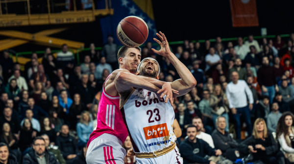 Megu stigao umor od puta – Bosna rutinski slavila