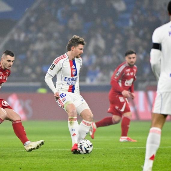 Lion strepeo sa igračem, ali došao do tri boda